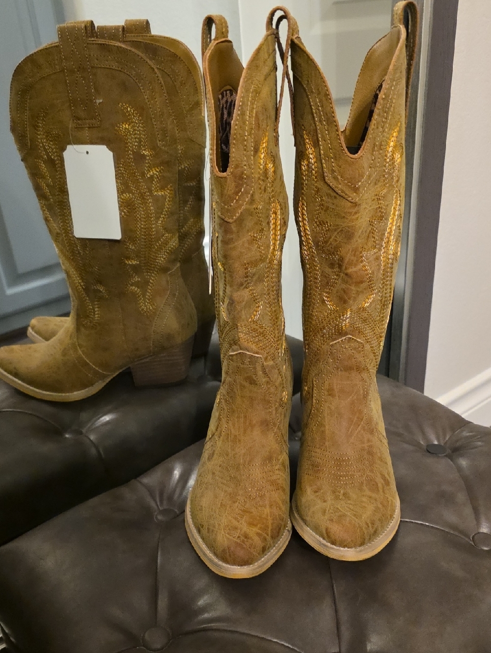 Women’s Western Heeled Boots in Tan Suede